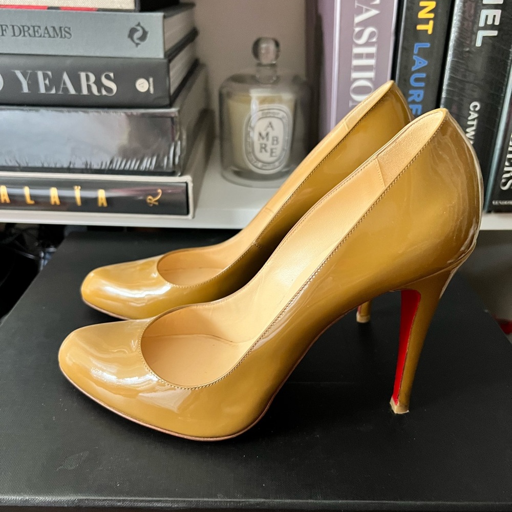 🛑SOLD🛑 Christian Louboutin Décolleté Patent Nude Size 41
